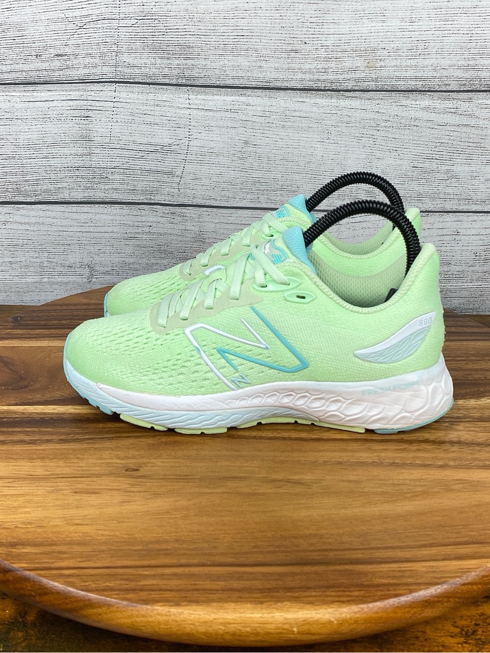 New Balance Fresh Foam X 880 V12 Vibrant Green Glo Running Shoe Women’s Size 6.5